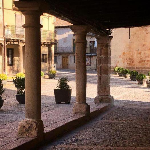La Casa De Paloma En La Plaza Encanto Historico Riaza Luaran gambar